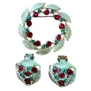 VTG Round Christmas Brooch w/ Red/Green Stones & Matching Clip-On Earring Set